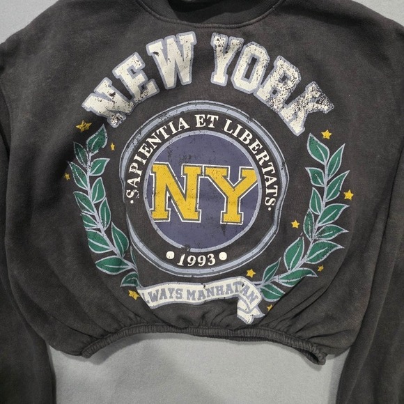 Zara New York Graphic Cropped Sweatshirt Mock Neck Washed Black Bubble Hem M - Picture 4 of 6